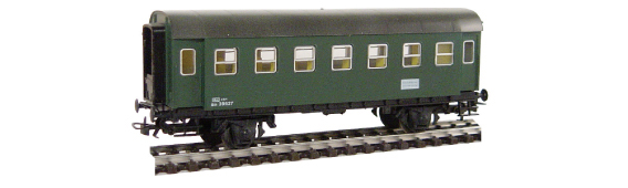 371 ÖBB Personenwagen grün